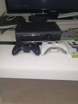 Xbox 360 + 2 mandos + juegos