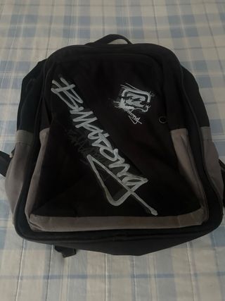 Mochila negra y gris