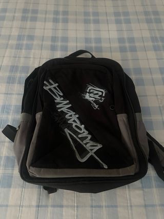 Mochila negra y gris