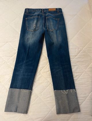 Vaqueros rotos ( a estrenar )