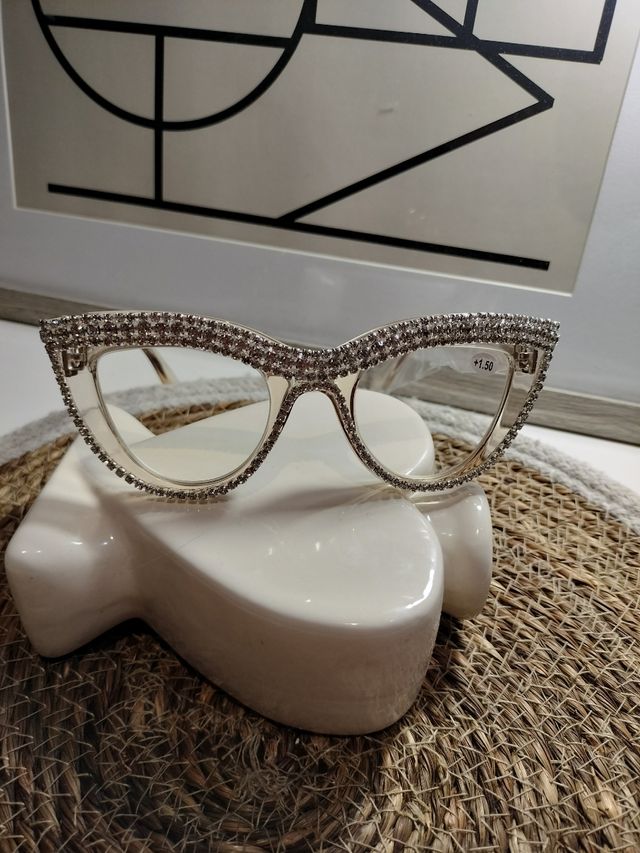 Óculos com armação brilhante