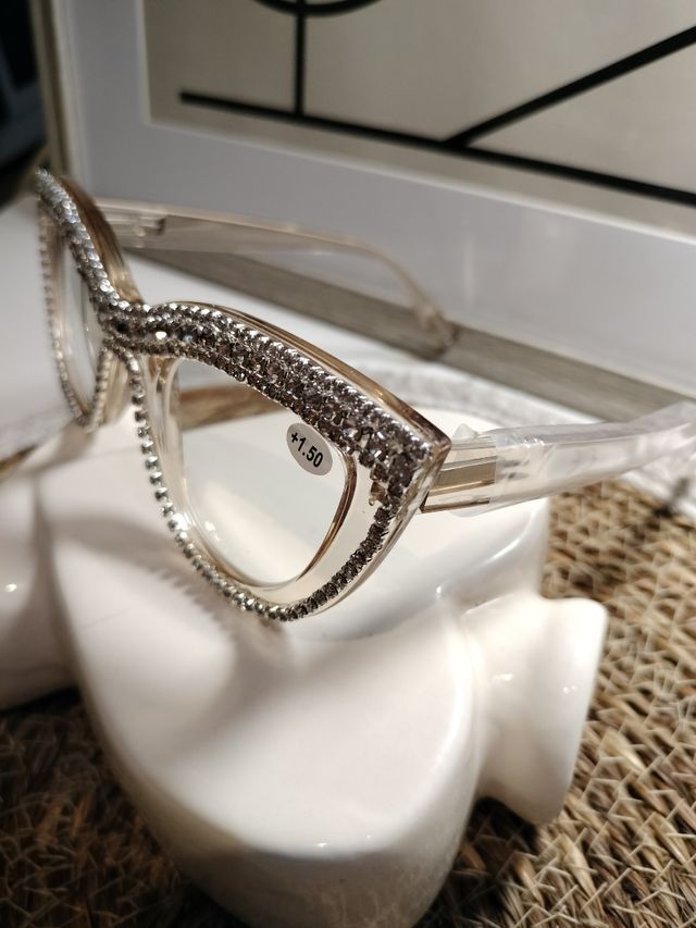 Óculos com armação brilhante