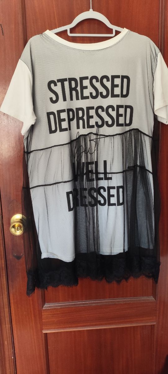 Camiseta-vestido gris y negra