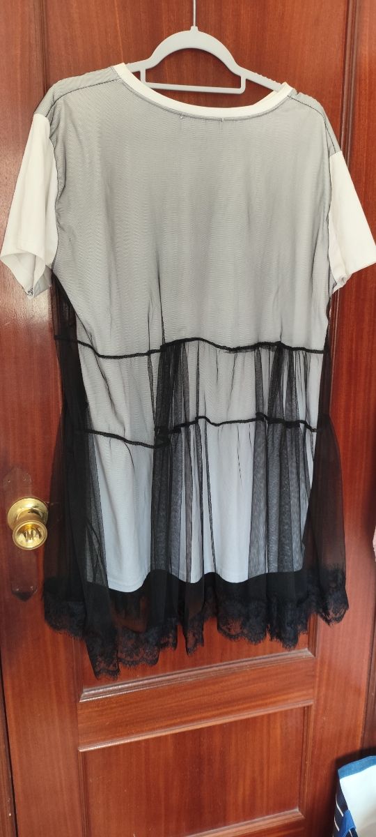 Camiseta-vestido gris y negra