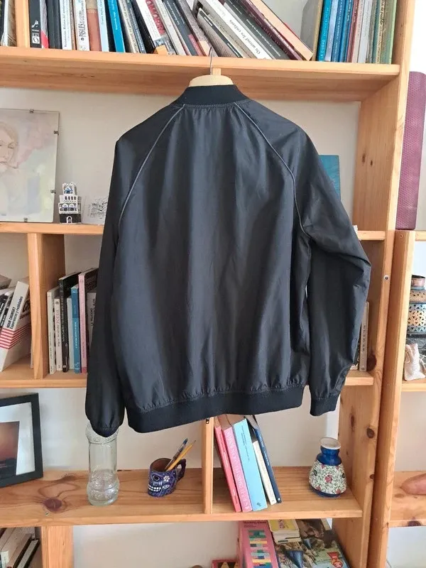 Chaqueta bomber negra Bershka M