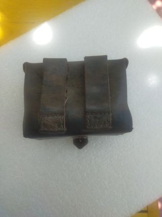 Lombricero / portacebos de pesca artesanal cuero
