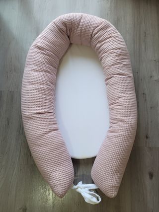 Nido bebé recién nacido rosa