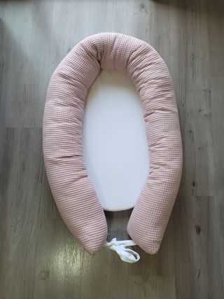 Nido bebé recién nacido rosa