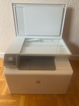 Impresora HP Color LaserJet Pro MFP M182n