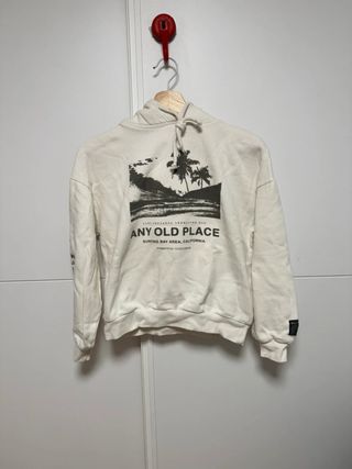 Sudadera blanca estampada con capucha