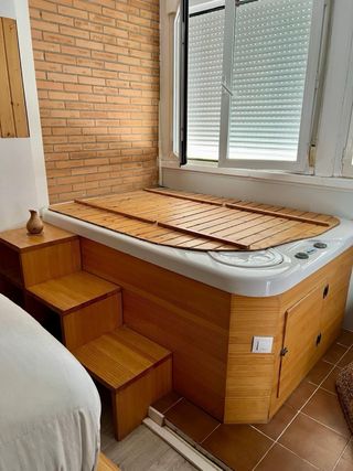 Roca Minipiscina Jacuzzi hidromasaje spa.