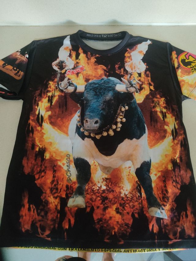 Camiseta toro fuego - Talla 12