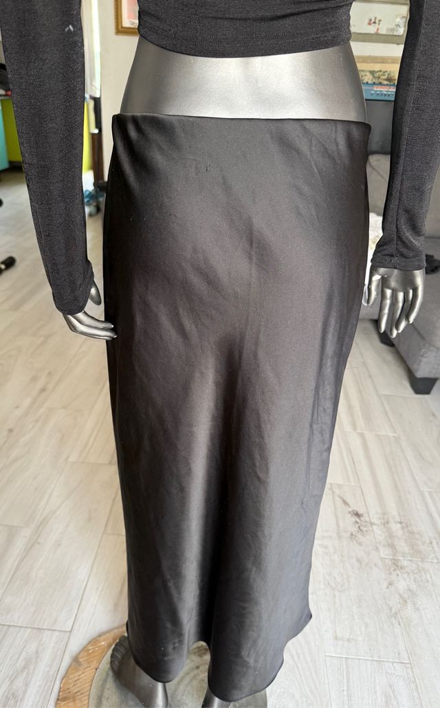 Falda midi negra MANGO