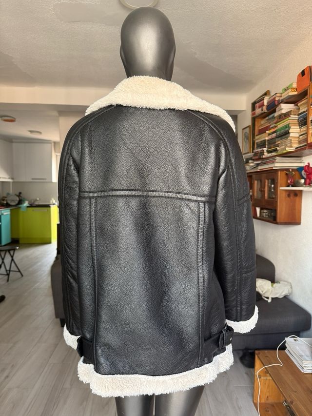 Chaqueta Pull&Bear negra