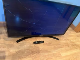 TV LG 42" pantalla rota mando incluido