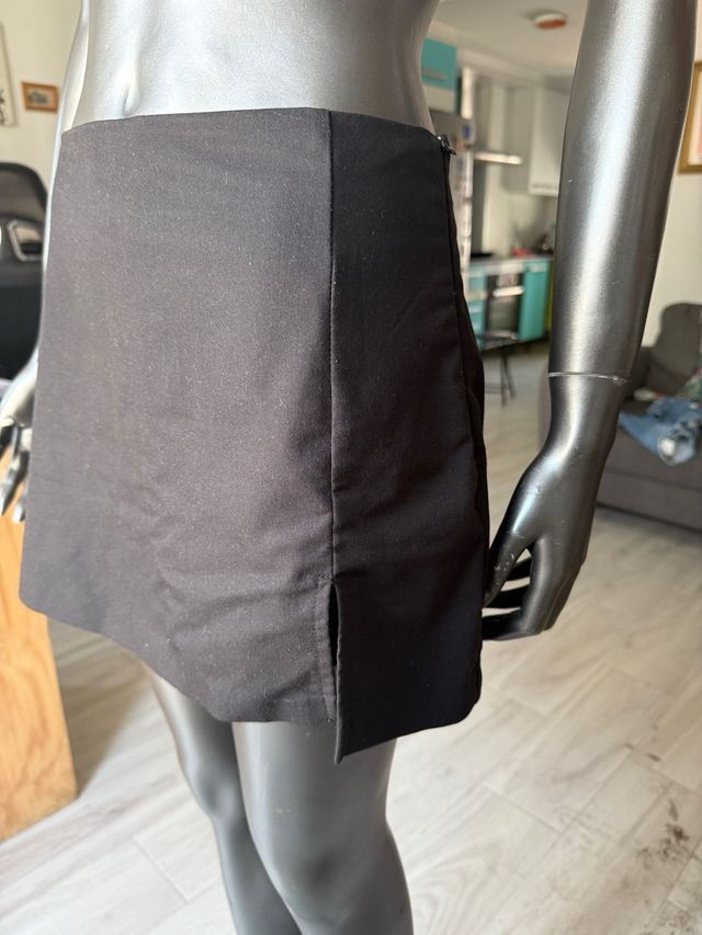 Mini falda negra Stradivarius