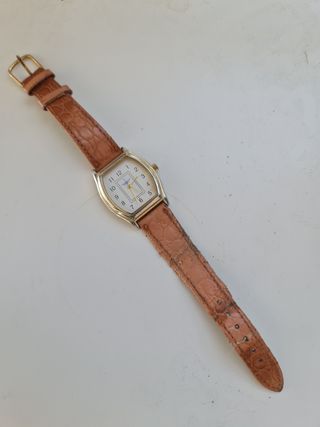 Reloj vintage dorado y marrón
