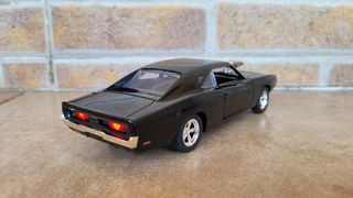 Coche Dodge Charger escala 1:32