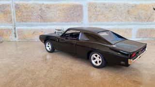 Coche Dodge Charger escala 1:32