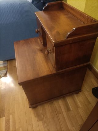 Mesa auxiliar madera para teléfono y lampara
