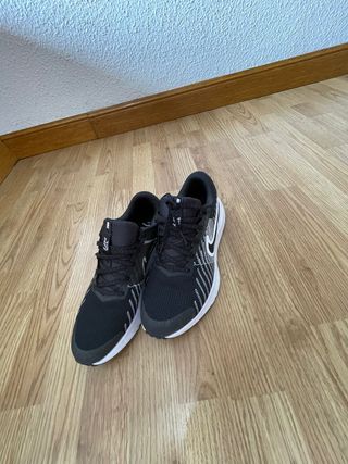 Zapatillas Nike negras y blancas