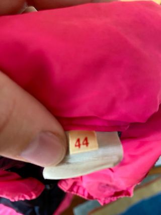Chaqueta EFA negra y rosa