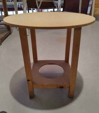 Mesa redonda de madera con cristal incluido