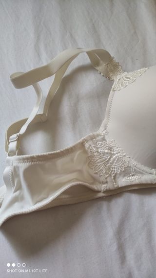 Sujetadores beige y blanco por 2.50