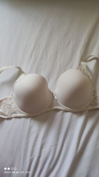 Sujetadores beige y blanco por 2.50