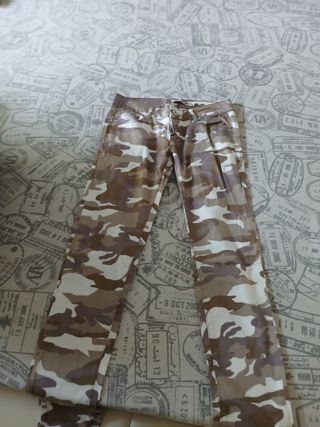 Pantaloni mimetici beige-marroni