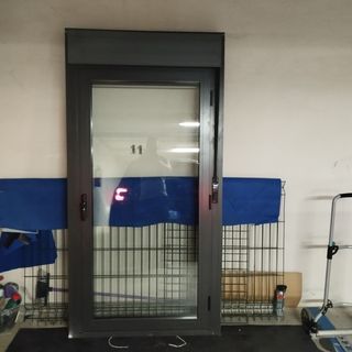Puerta aluminio con persiana - Gris oscuro