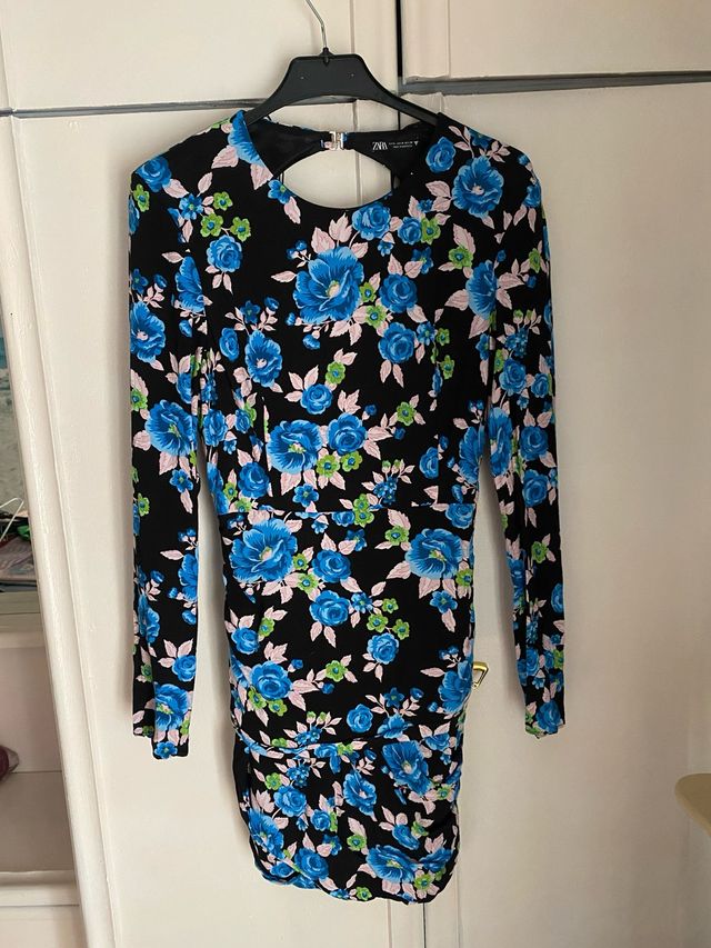 Vestido estampado floral de Zara