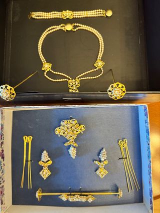 Aderezo fallera niña: oro y perlas
