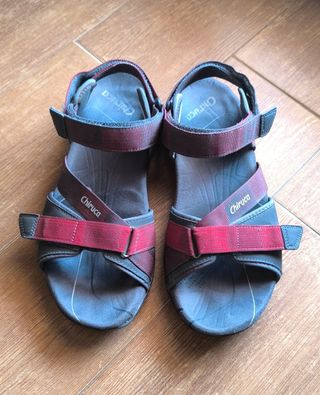 Sandalias Chiruca rojas y grises