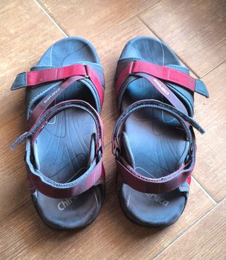 Sandalias Chiruca rojas y grises