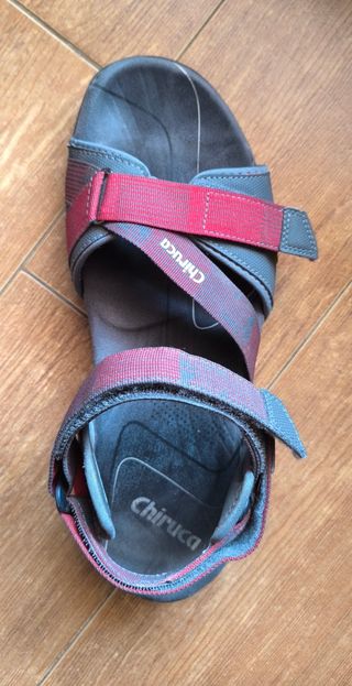 Sandalias Chiruca rojas y grises