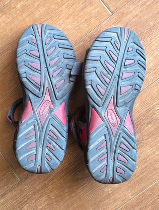Sandalias Chiruca rojas y grises
