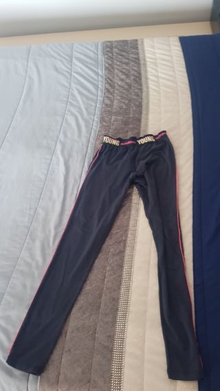 Leggings escuras c/ risca rosa