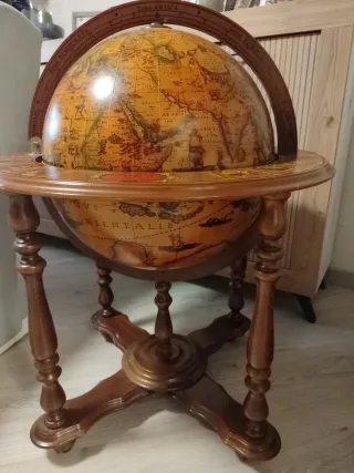 Bar con forma de globo terráqueo