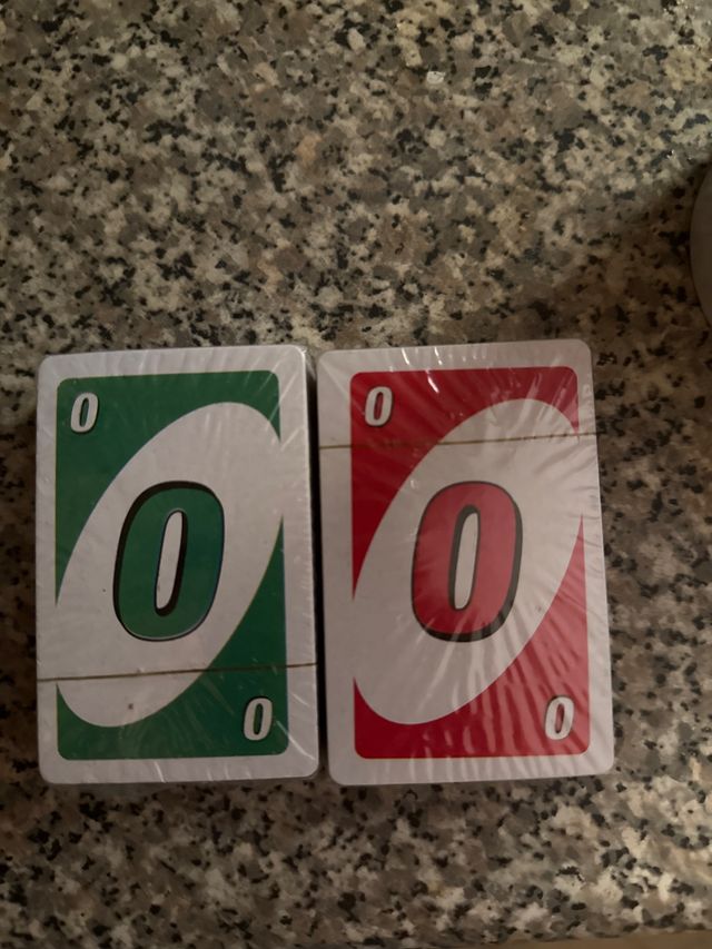 juego de carta UNO nuevo