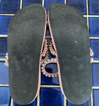 Sandalias de ante rosas con cristales