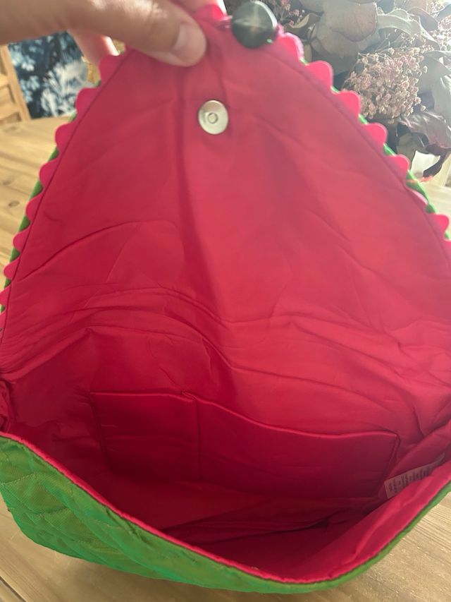 Bolso verde y fucsia acolchado
