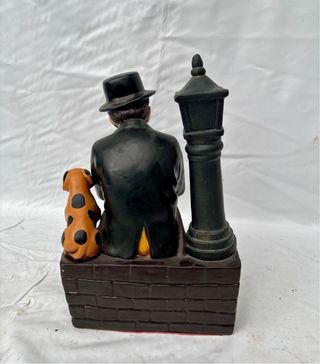 Figura Chaplin con perro