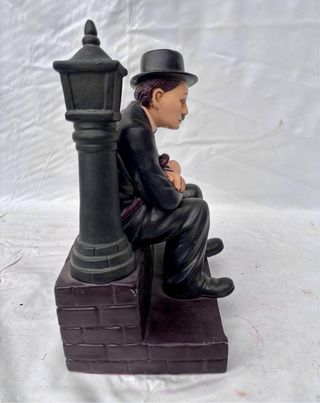 Figura Chaplin con perro