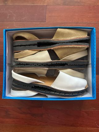 Menorquinas de cuero: blancas y beige