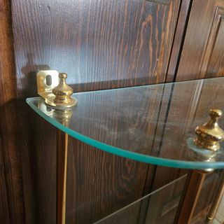 Estantería cristal dorada