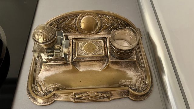 Antiguo juego de metal tintero