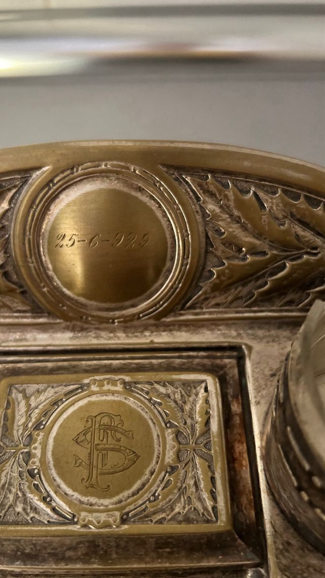 Antiguo juego de metal tintero