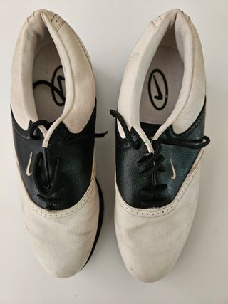 Zapatos golf Nike mujer - blancos y negros