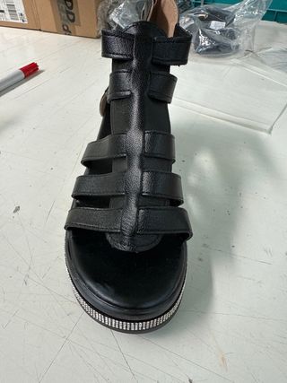 Sandalias negras + 2 pulseras mujer y hombre